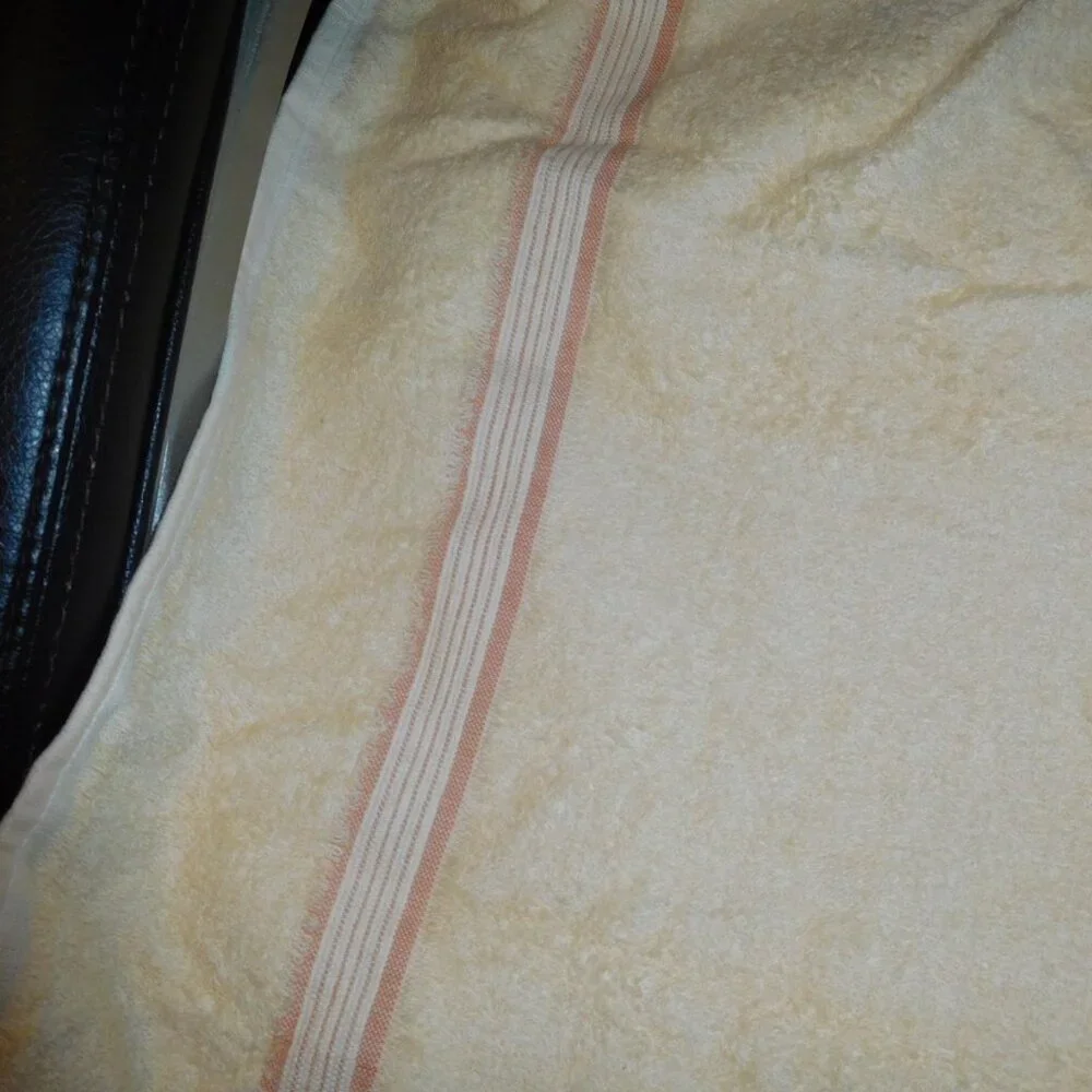 NOS CREAMY YELLOW SOLID BOARDEr HAND TOWEL CANNON USA MADE MCM